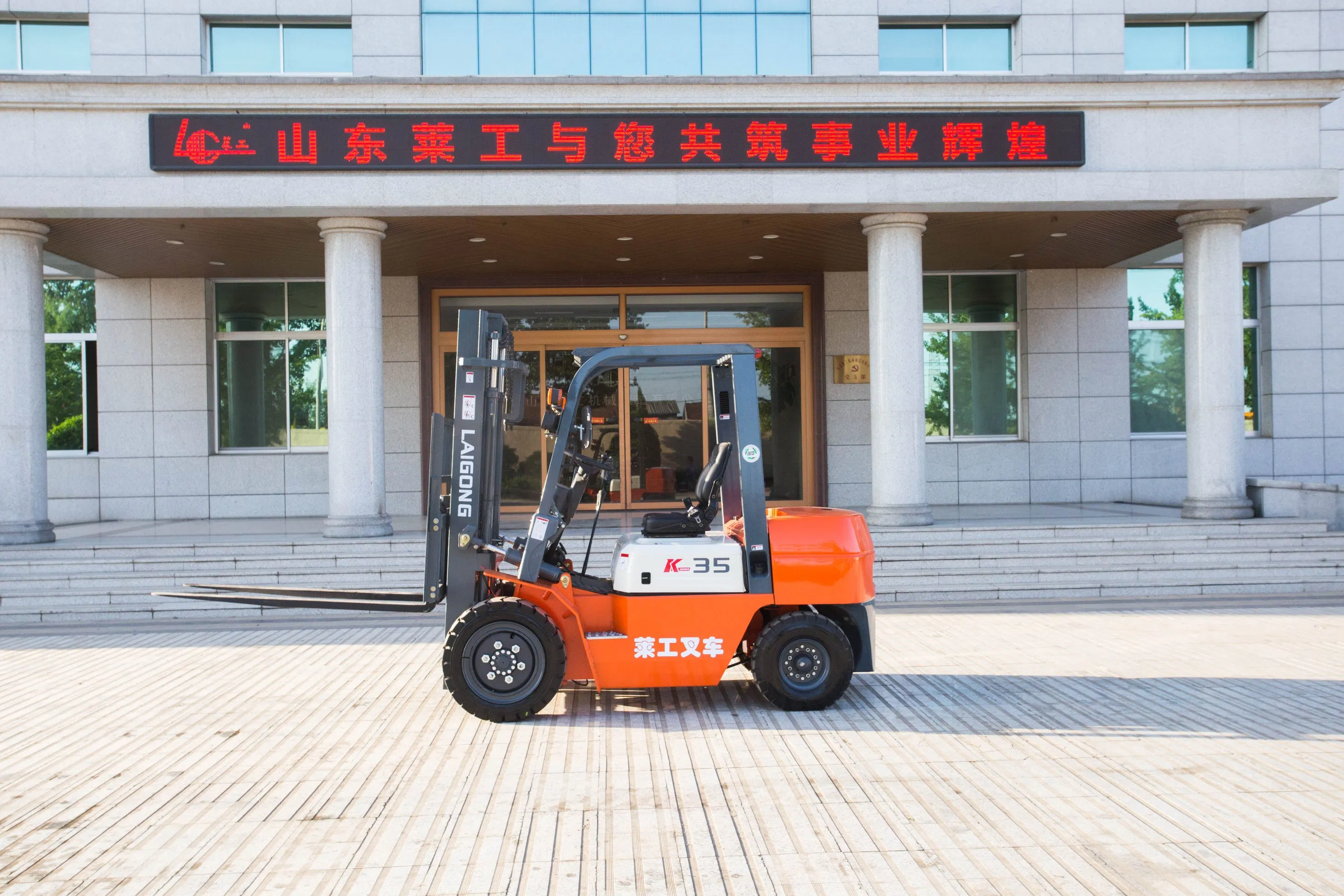 Diesel Forklift CPC30 with 3 Stage Mast Side Shift