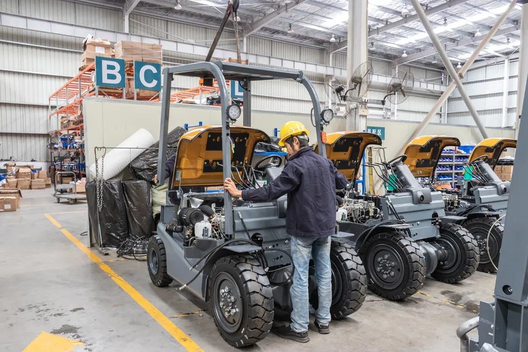 Four Wheel Mini Warehouse 4000kg Diesel Forklift Truck