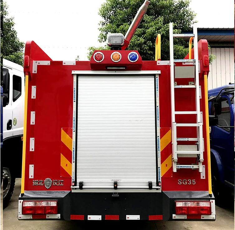New China Design 7000 Litres 7000L 65m Spraying Height Fire Truck with British Couplings