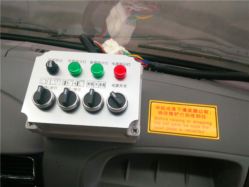 Rhd Small Compactador Trash Compactor with Garbage Bin Lifting Truck