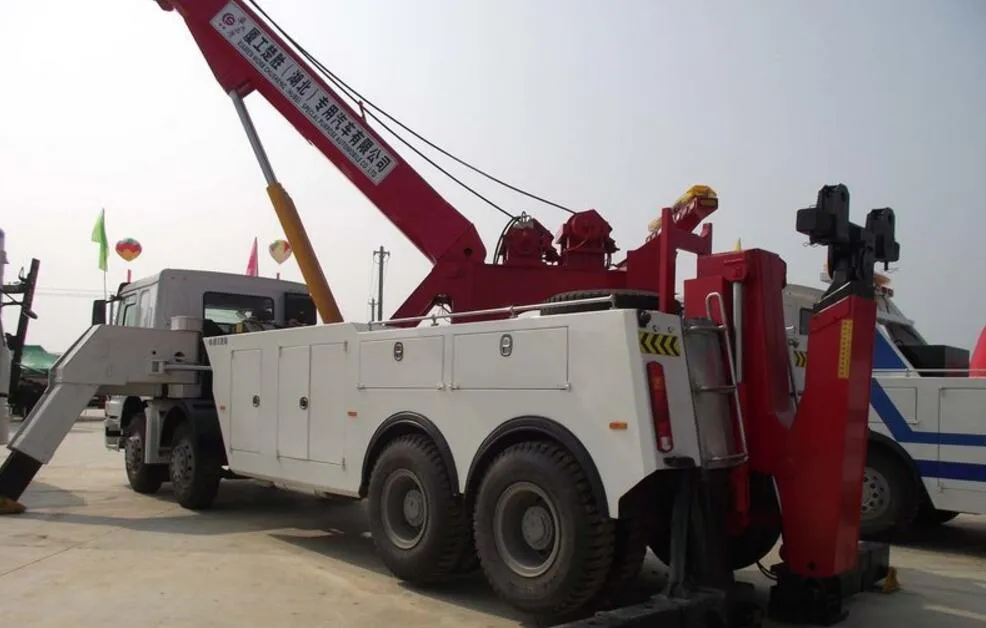 Road Recovery Wrecker Truck with Special Lifting Device at Good Price