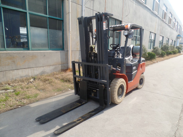 Rumlift 2t, 3t, 3.5t, 2.5ton Gasoline Gas Dual Fuel Forklift