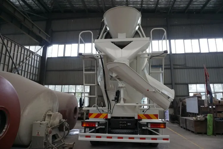 Shacman 8 Cubic Meter Diesel Concrete Mixer Mixing Cement Truck