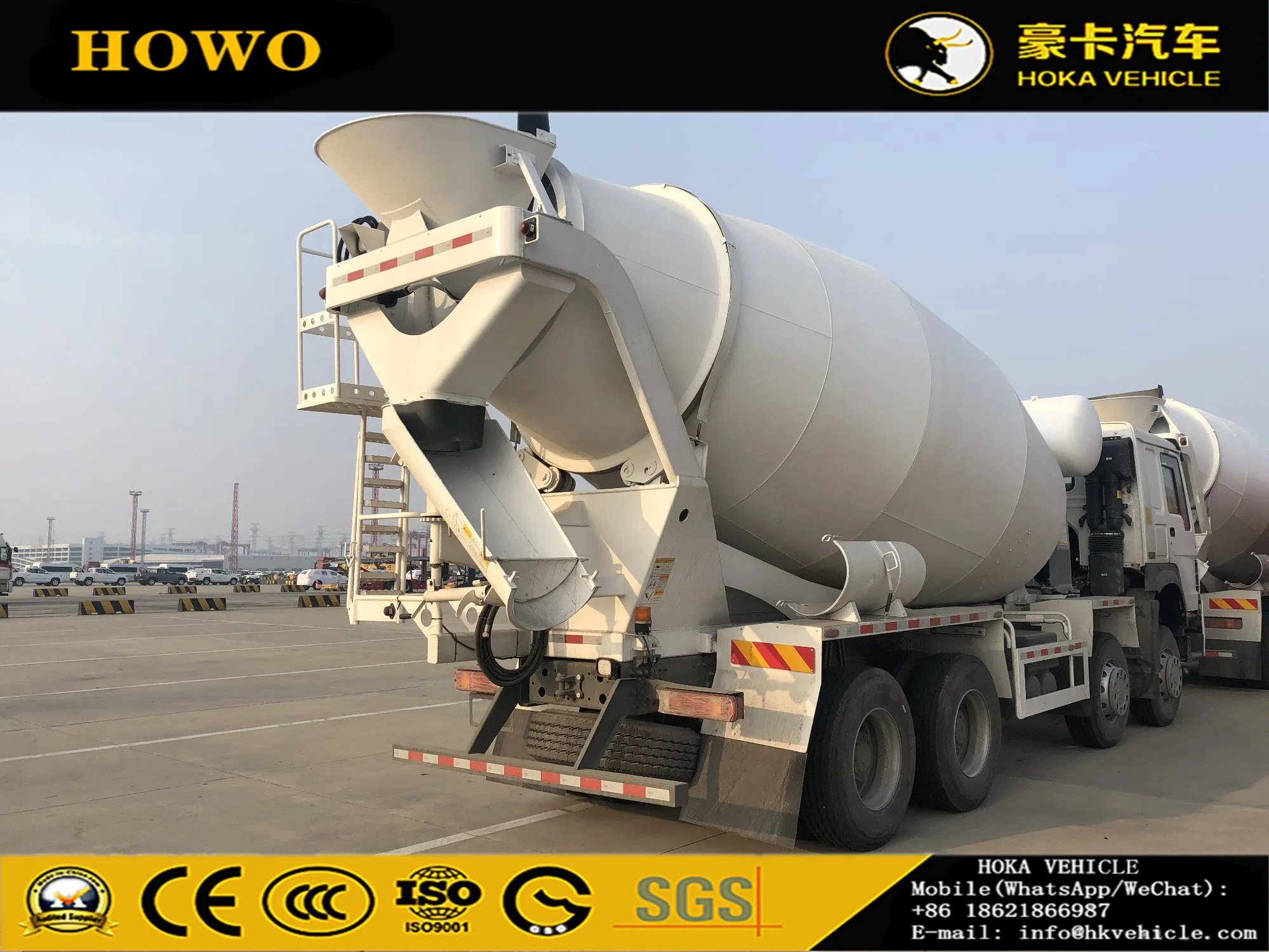 Sinotruk HOWO 8X4 371HP 14cbm Concrete Mixer Truck Zz1317n3261W