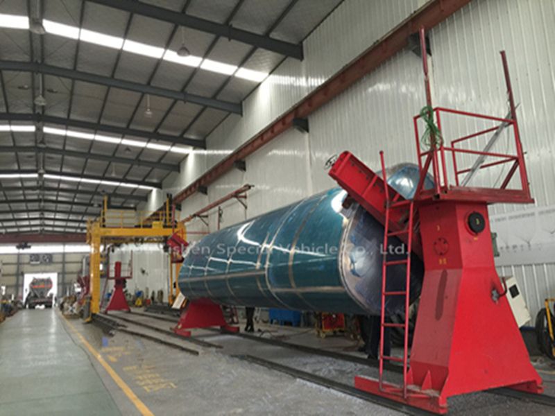 Tri-Axle 6 Tires 28000L Chemical Liquid Tank Semi Trailer