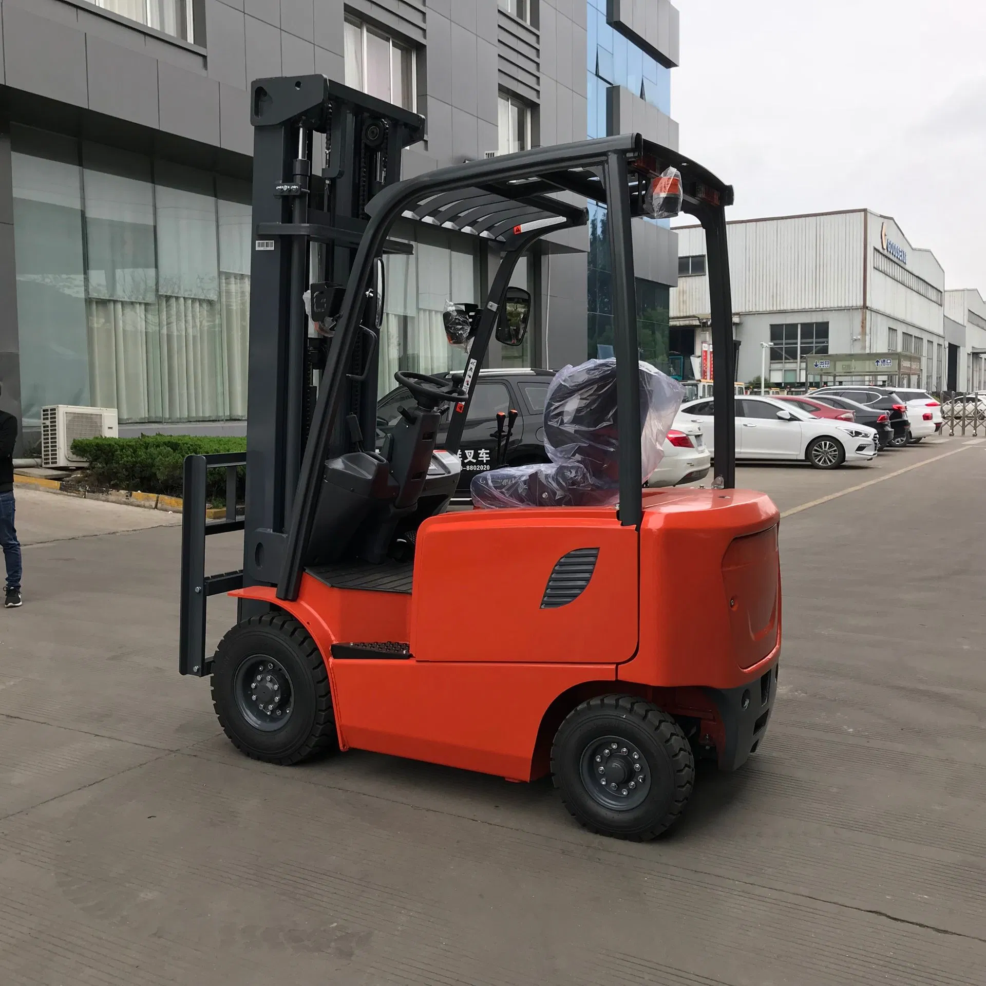 Warehouse Material Handing Machinery 1.5ton Electric Forklift Truck Cpd15 with Zapi Controller with 48V 540ah Battery